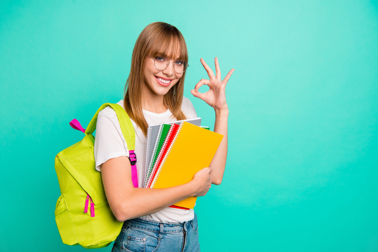 パレル店員（販売員）になるためには大学と専門どっちがいい？大学に進学するメリットは？