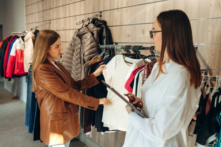 アパレル店員（販売員）が給料を上げる方法は？