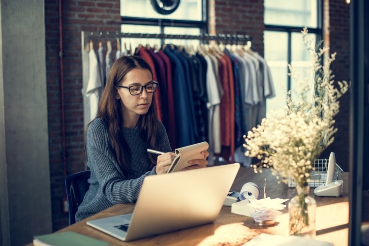 アパレル店員は客を選んで接客をする？その理由は？