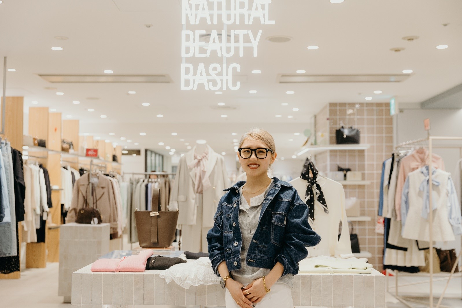 nNATURAL BEAUTY BASICヤエチカ店 店長の岡部さん